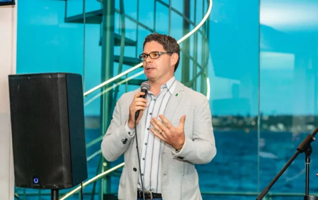 event-photography-speakers-institute-boat-party-10-scaled